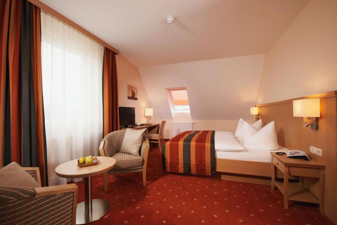Parkhotel Neustadt Нойштадт Екстер'єр фото